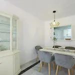 Beachfront - Dona Sofia דירה פואנגירולה